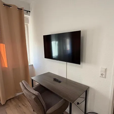 Zentrales-apartment 2 Schlafzimmer & Aufzug Διαμέρισμα *